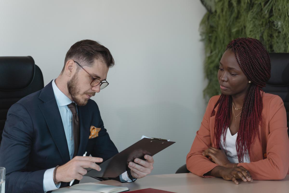 10 perguntas clássicas feitas em uma entrevista de emprego e o que o recrutador realmente quer saber